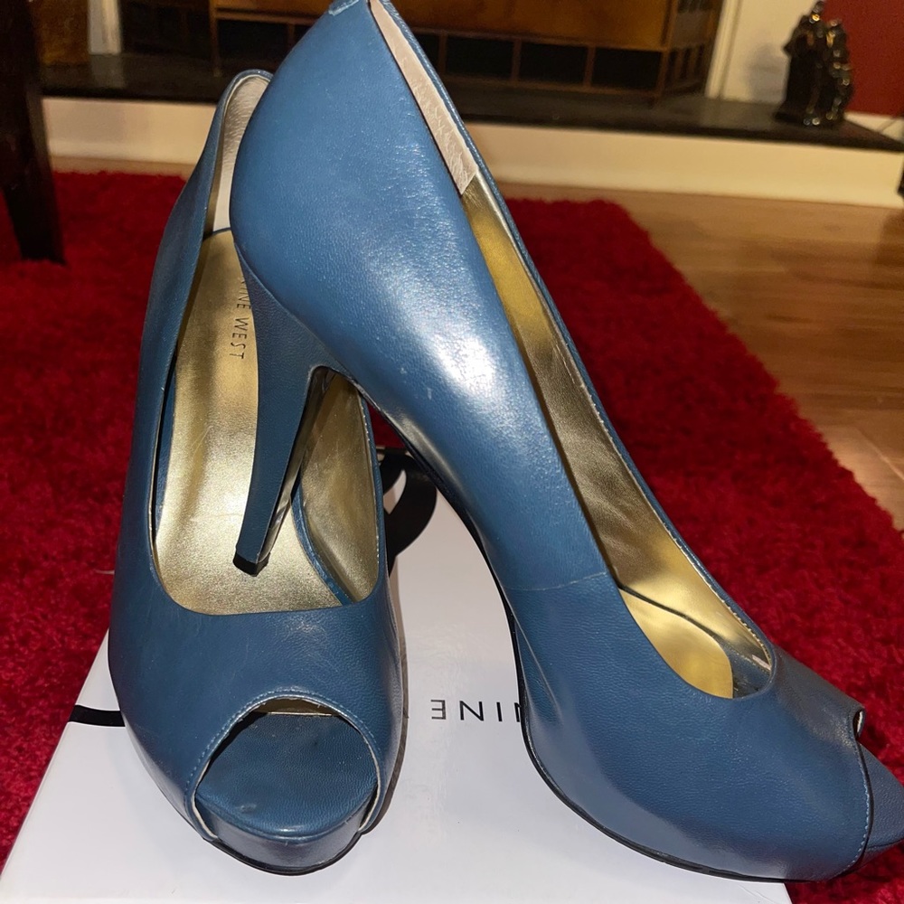 Nine West LEATHER peep-toe Blue Pump